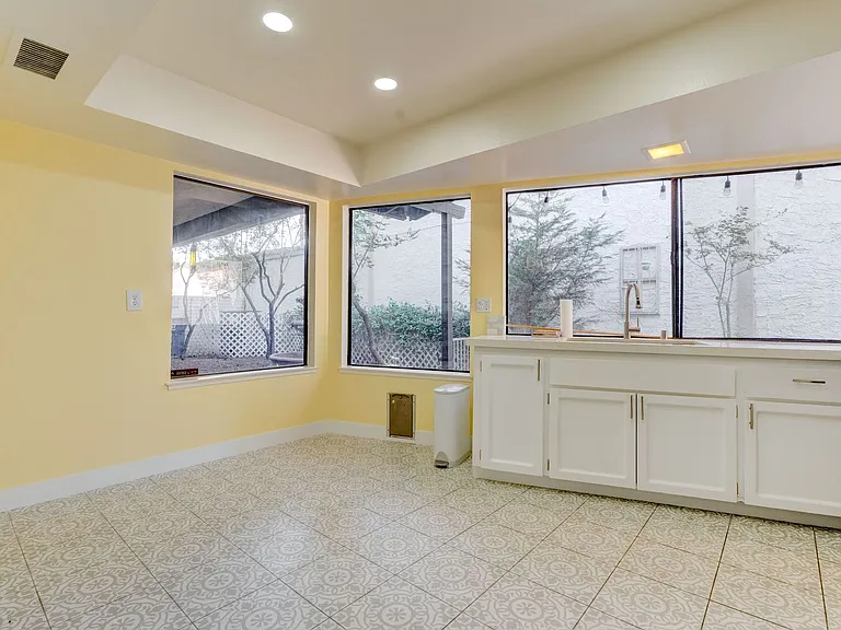 2204 Plaza Del Robles — Photo 5