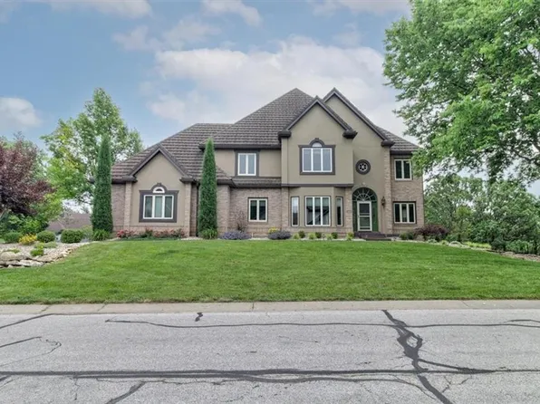 1015 NE Moss Point Rd, Lees Summit, MO 64064