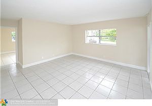 3rd image of 616 SW 14th Ave APT 102