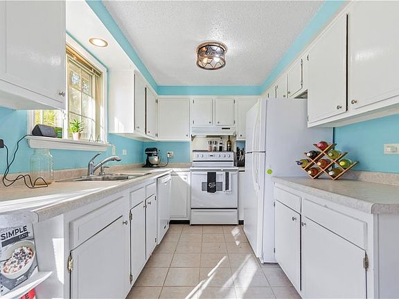 2nd image of 264 ADAMS AVENUE