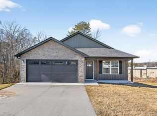 175 Sky View Meadow Dr, Crossville, TN 38555