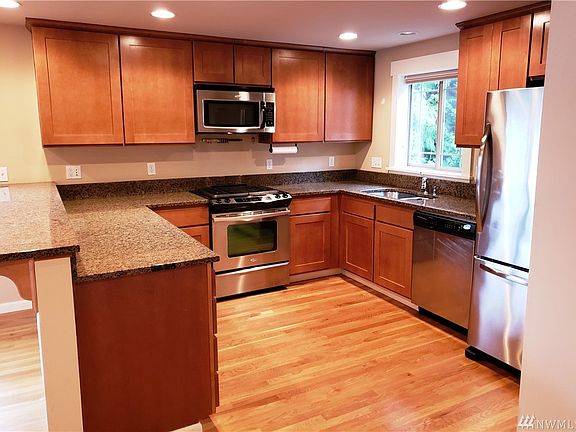 5th image of 10750 35th Ave NE