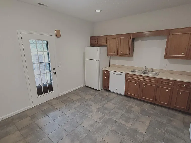301 Hickory Pl — Photo 14