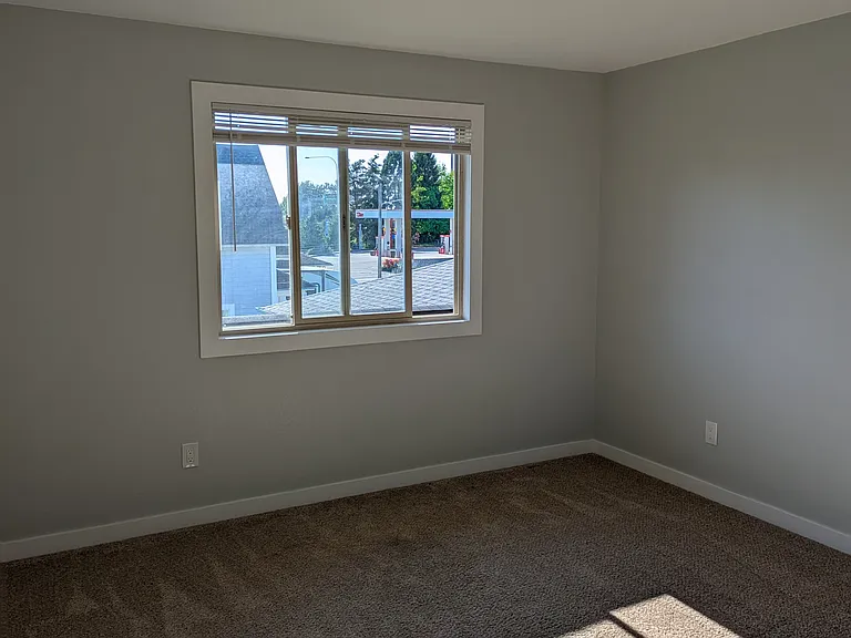 353 E St #B — Photo 17