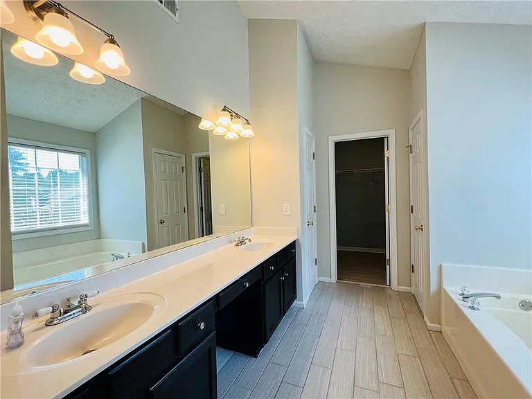 156 Weatherstone Dr — Photo 20