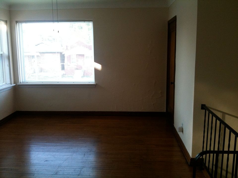 2nd image of 3724 Chippewa St #A