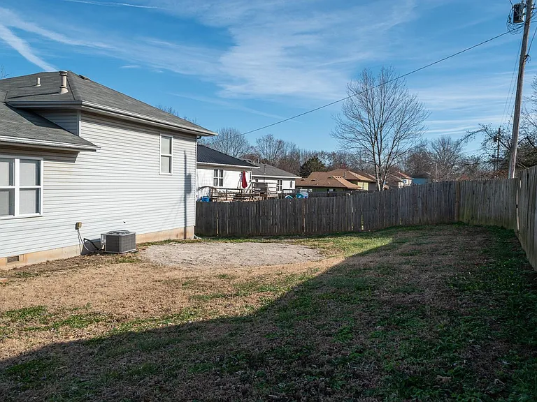 1516 W Meadow St — Photo 24