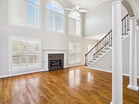 5th image of 8909 Village Lake Ln