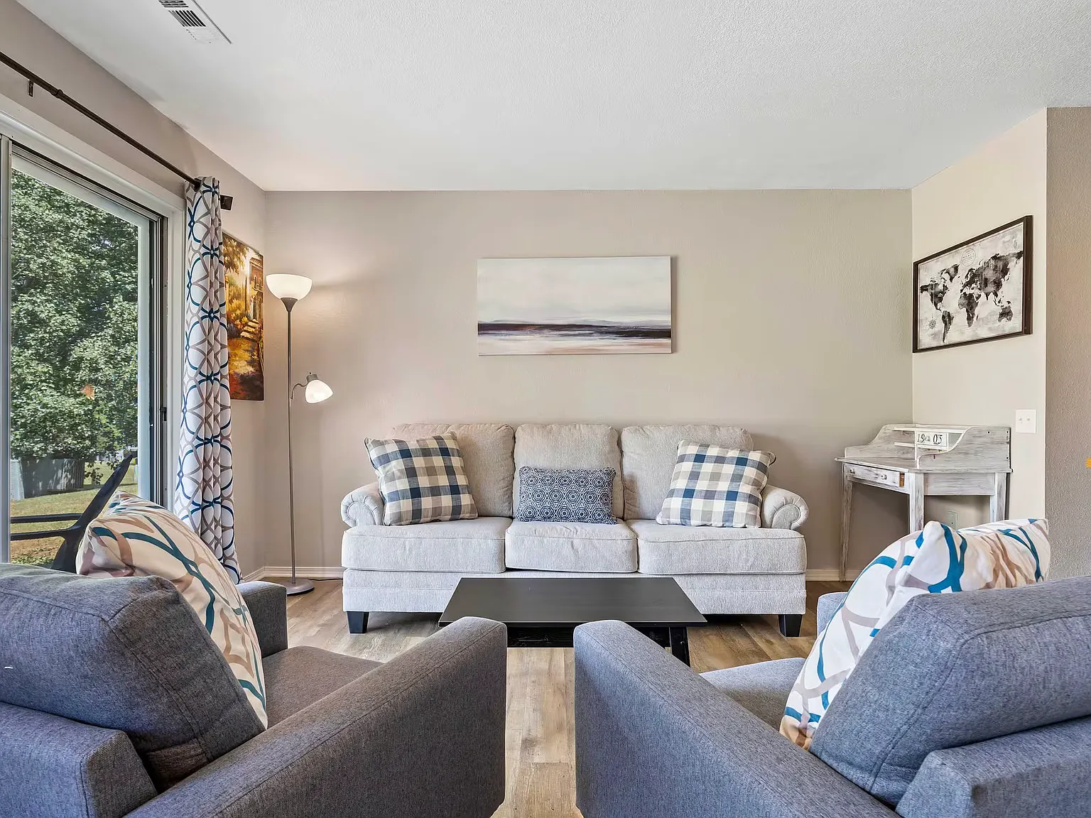 1 bed, 551 sqft, $1,300 — Photo 3
