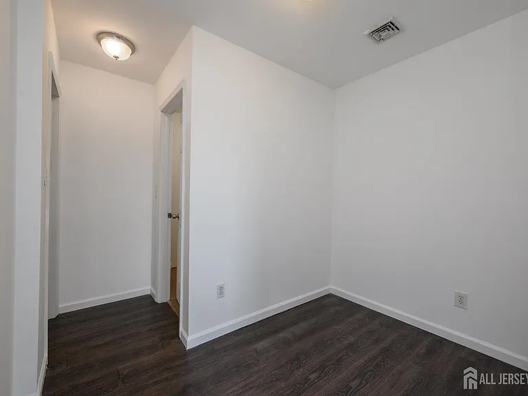 438 Belgrade St — Photo 28