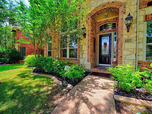 3rd image of 2227 Fox Crossing Ln