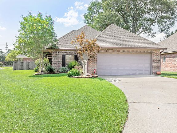 3rd image of 200 Lakeshore Dr