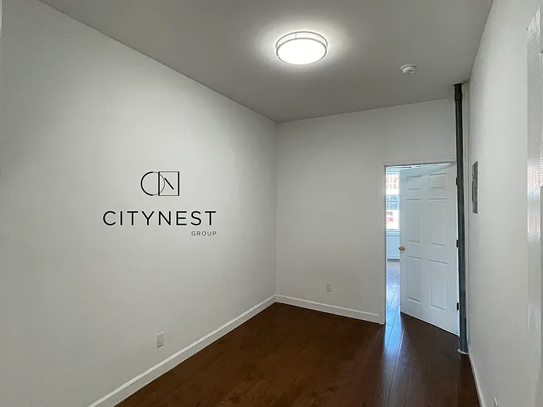 152 9th St #3R — Photo 7