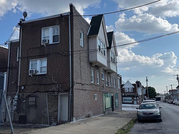 2nd image of 3201 Fanshawe St #0