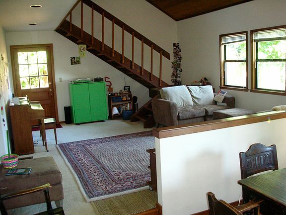 3rd image of 283 Colusa Ave