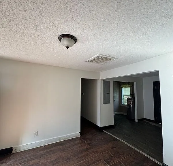 1818 Dayton St — Photo 3