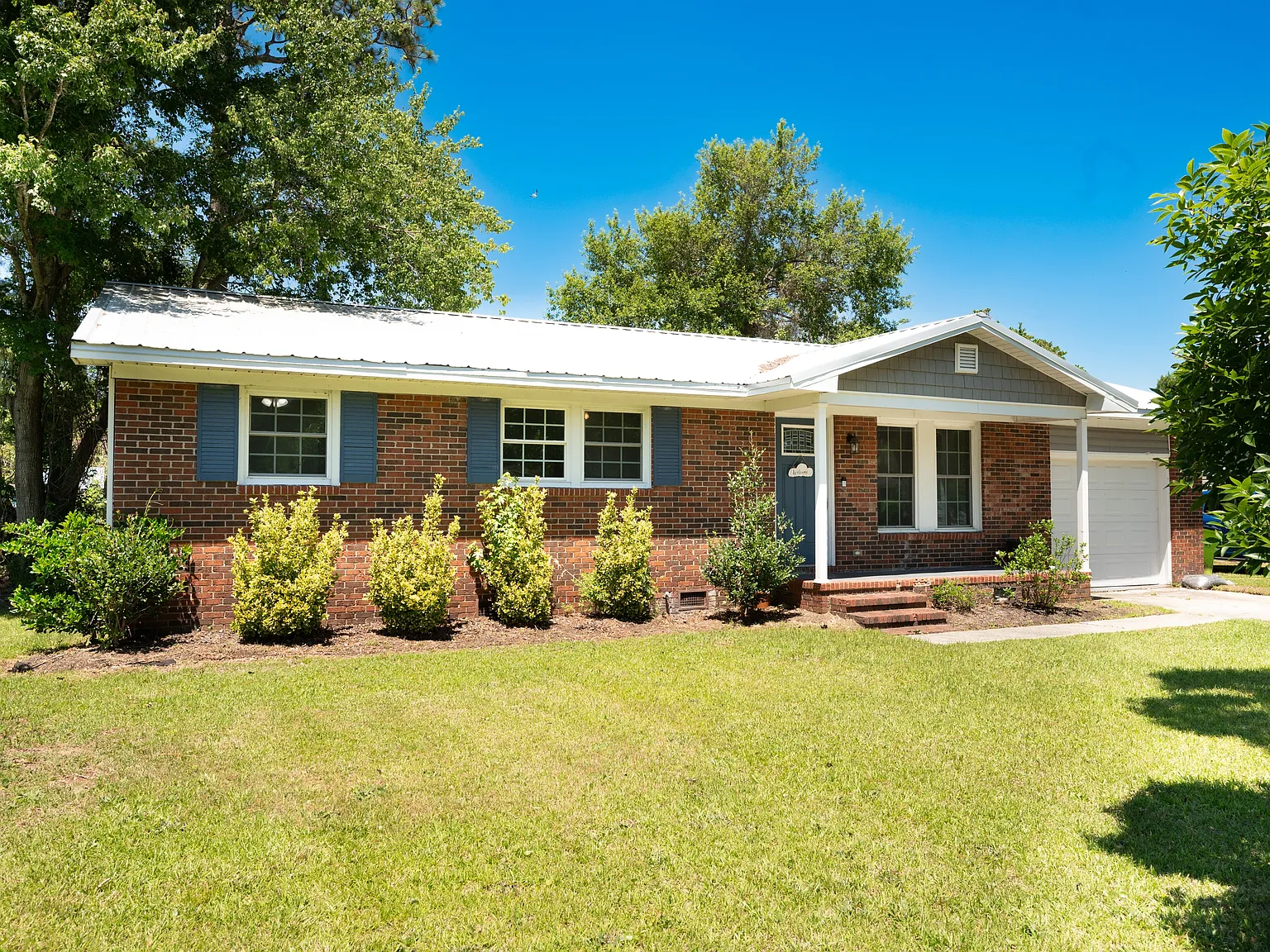 218 Forestview Drive - 1 — Photo 2
