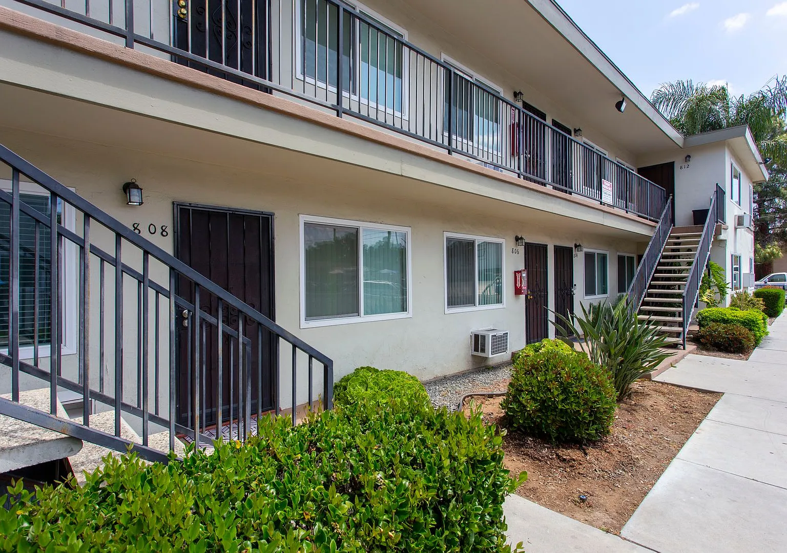 2 Weeks Free - Apply Today On Select Units - Your New Home Awaits In El Cajon! — Photo 1