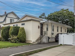 129 Lyon Pl, Lynbrook, NY 11563