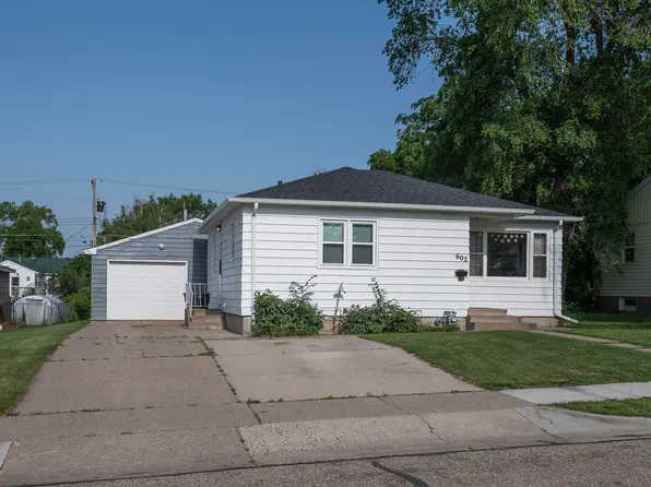 602 N 24th St, Bismarck, ND 58501
