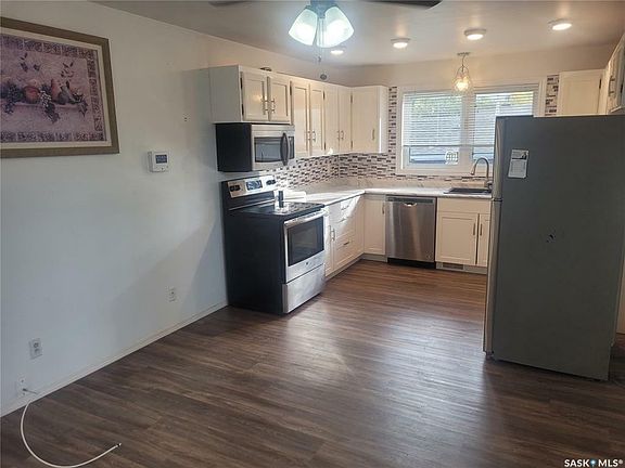 4th image of 382 Appleby Cres