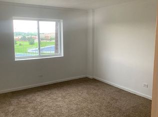 300 S Roselle Rd APT 516, Schaumburg, IL 60193