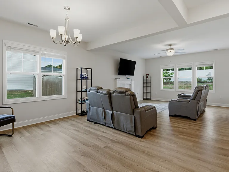 291 Burnside Dr — Photo 9