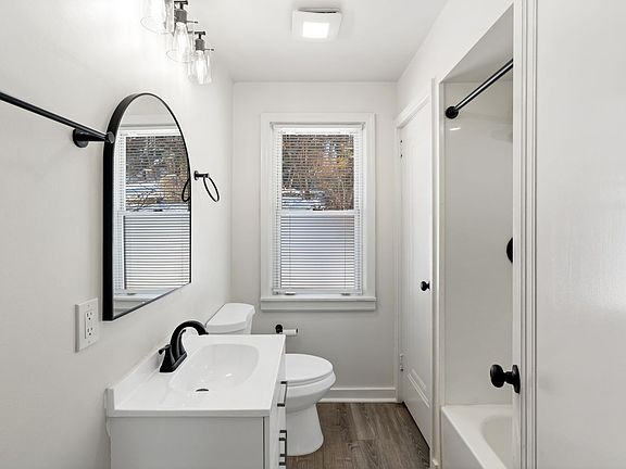 2nd image of 1301 Bellaire Pl