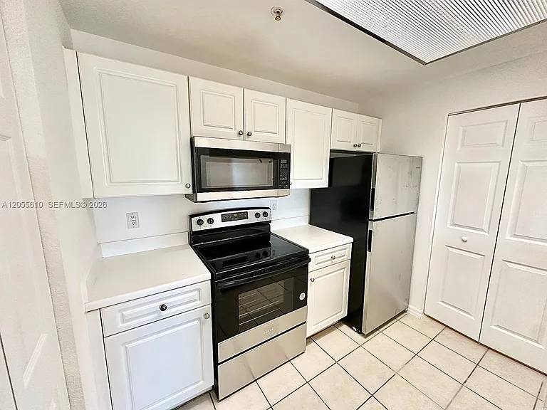 2807 Veronia Dr #301 — Photo 7