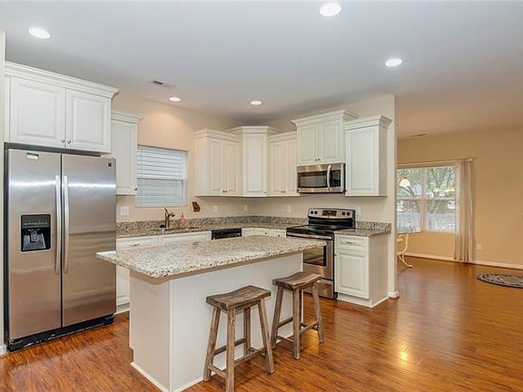 3rd image of 3609 Debree Ave