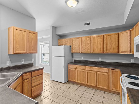 3rd image of 1616 Anthony St APT 201