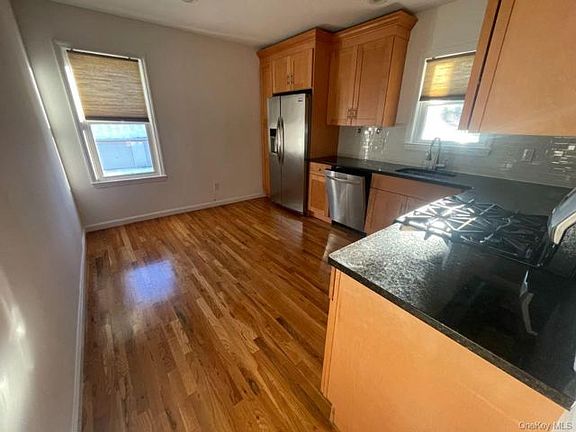 4th image of 52 Hillside Ave