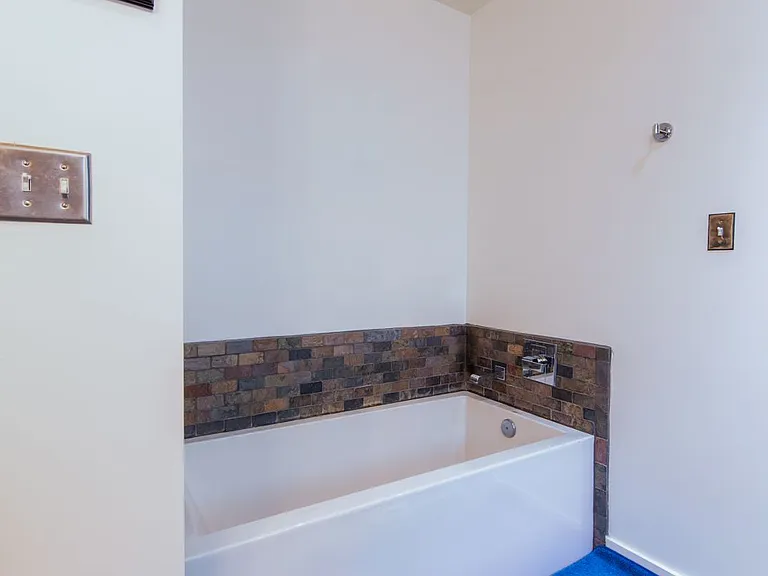 241 Pearl St — Photo 14