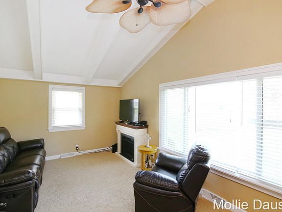 4th image of 3730 Ivy Dr NE