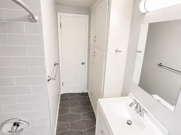 221 N Quince St — Photo 9