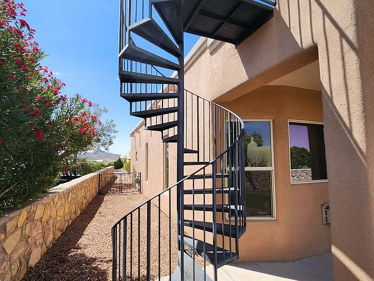 4189 Capistrano Ave — Photo 38