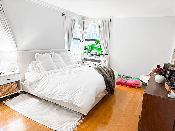 2nd image of 8 Gramercy Park S APT 2J