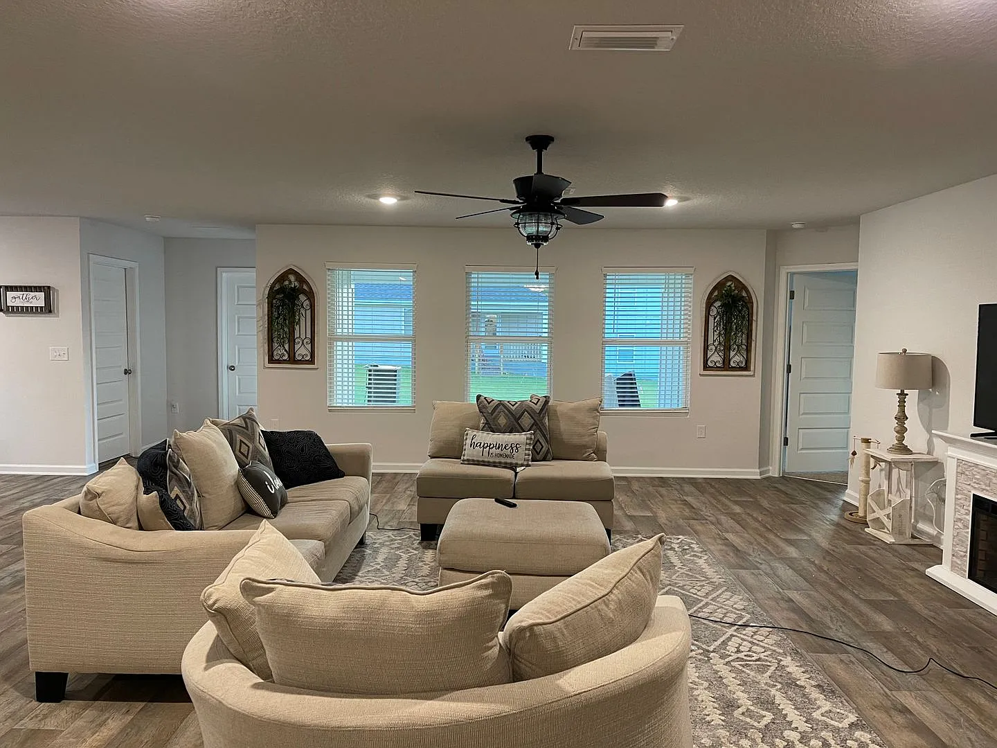 5-Bedroom/3-Bath Home with Open Floor Plan & Community Pool — Photo 3