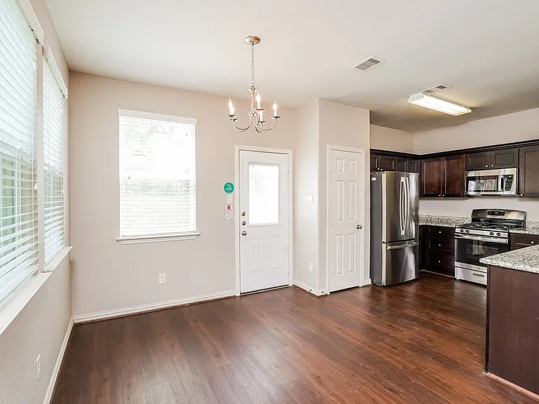 2726 Mesquite Ridge Dr — Photo 6