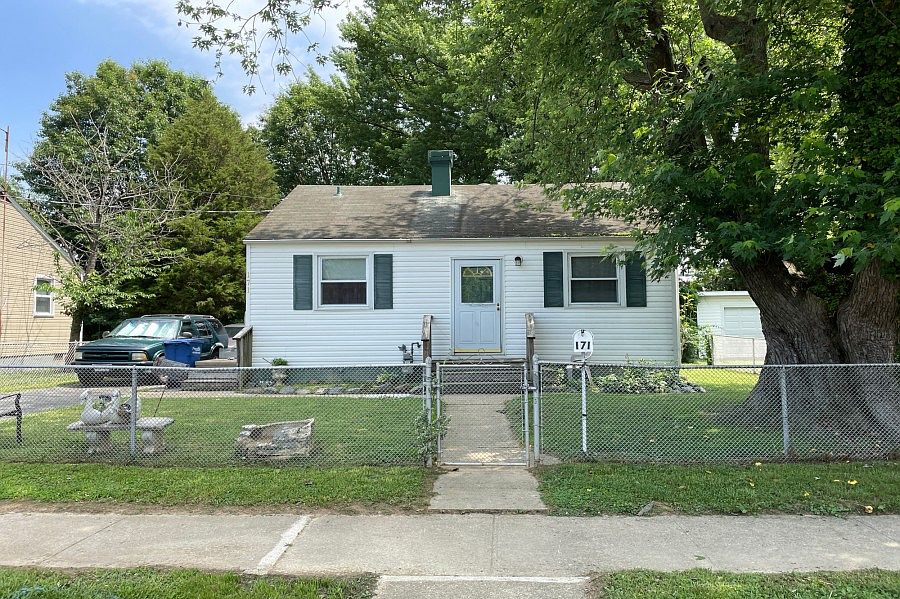 1st image of 171 E Deen St
