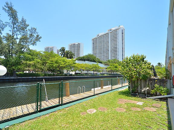 4th image of 3745 NE 171st St APT 44
