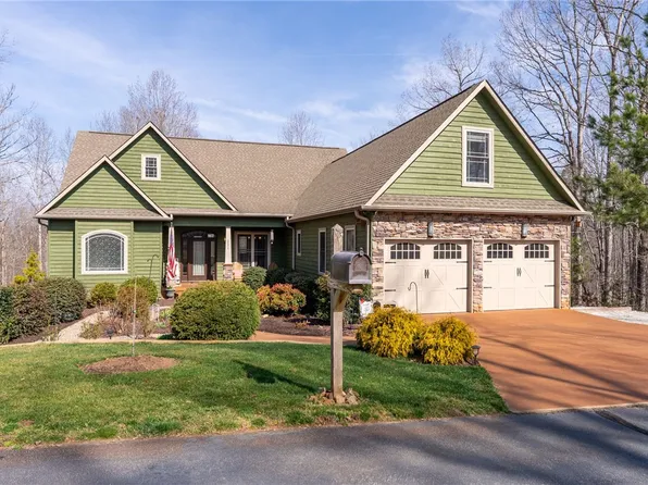 221 Serenity Dr, Pickens, SC 29671