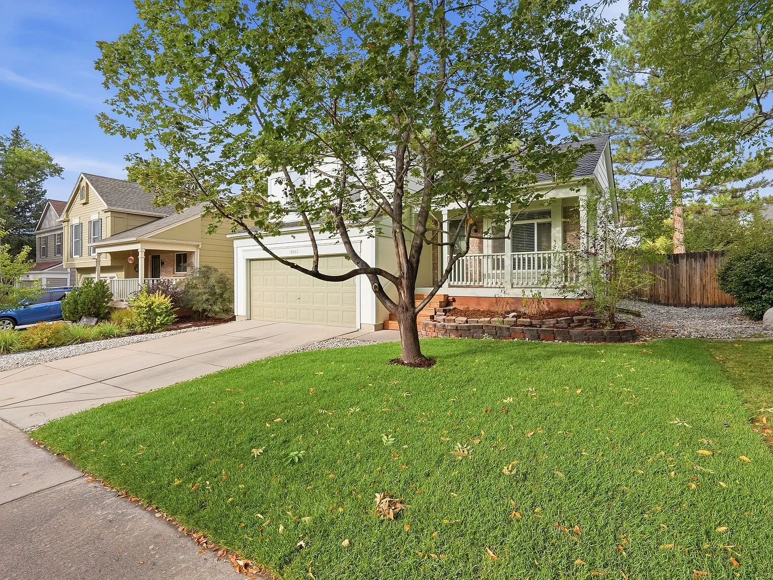 3 bed, 2100 sqft, $3,300 — Photo 2