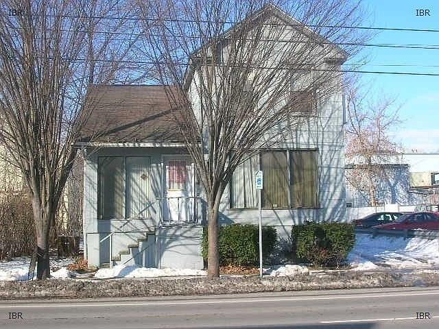 2nd image of 114 S Meadow St