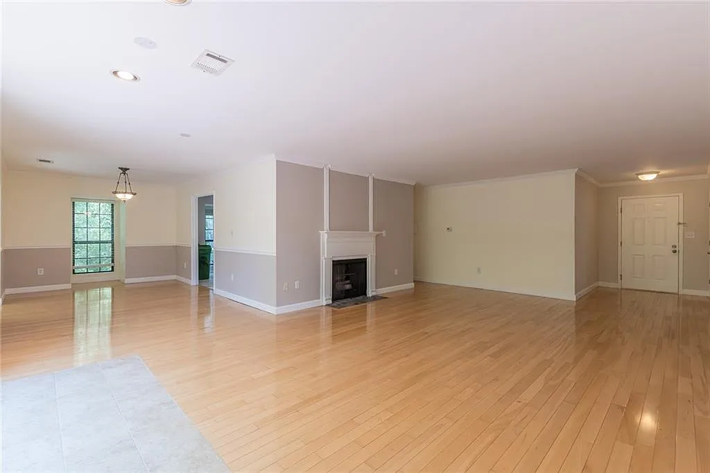 2 bed, 1504 sqft, $2,330 — Photo 2