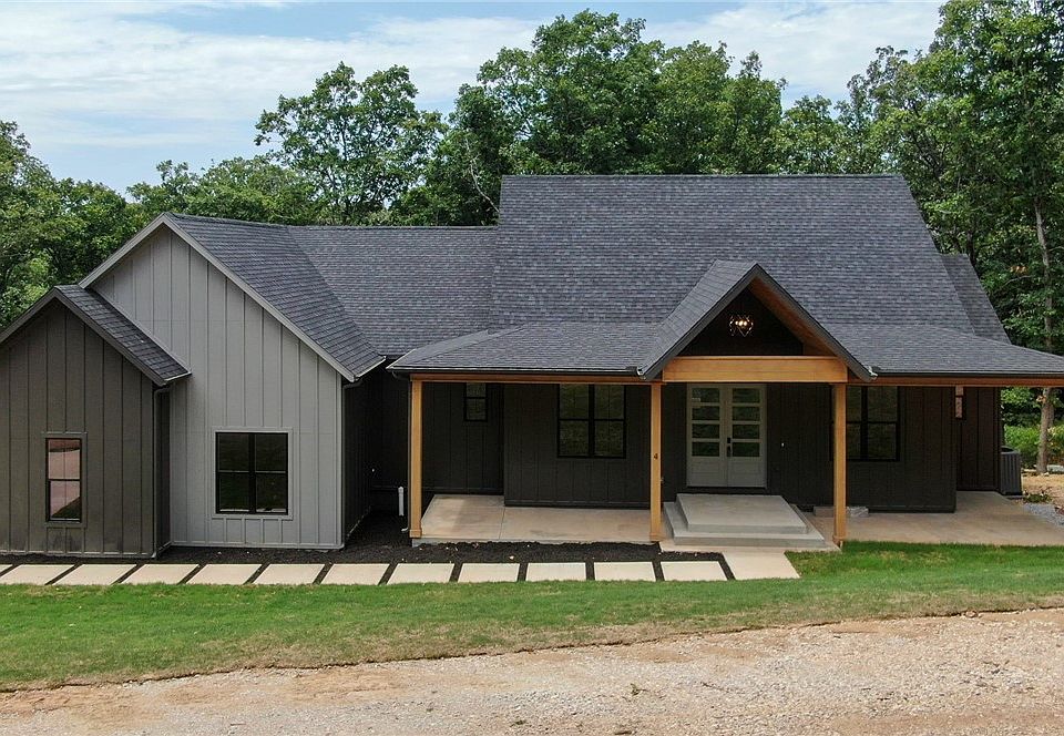 1st image of 4 Harwell Ln