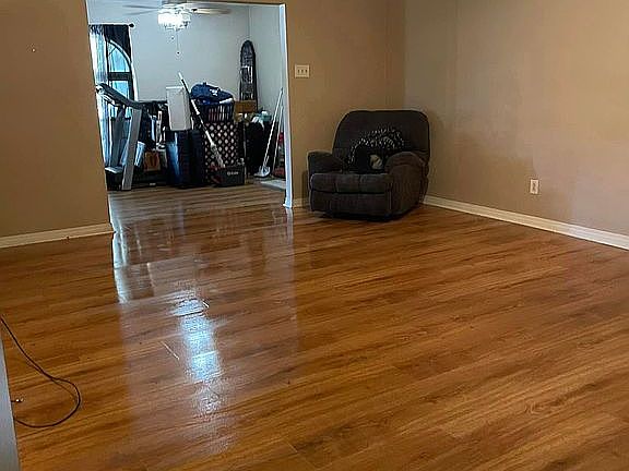 4th image of 2401 Gina Dr