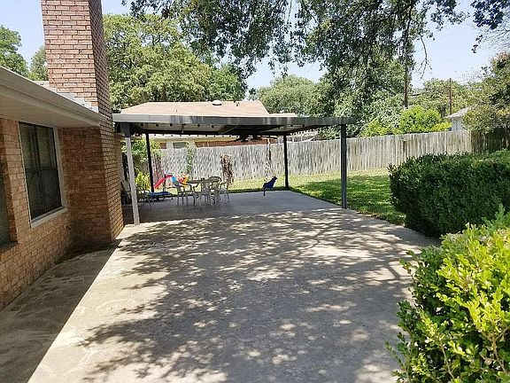 5th image of 716 Brazos Ave