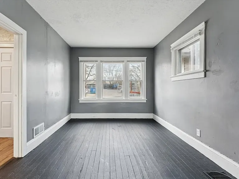 4002 Ardmore Ave — Photo 6