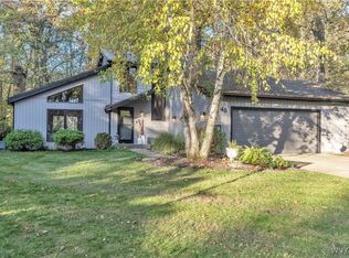 40 Squire Ct, Getzville, NY 14068